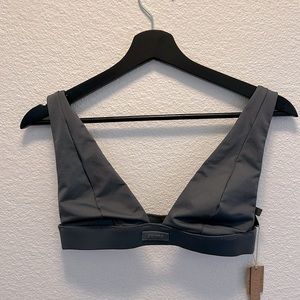 NWT👙 - SKIMS Signature Swim Plunge Bikini Top, Gunmetal